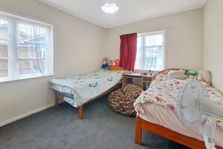 Photo of property in 22 Malone Road, Waterloo, Lower Hutt, 5011