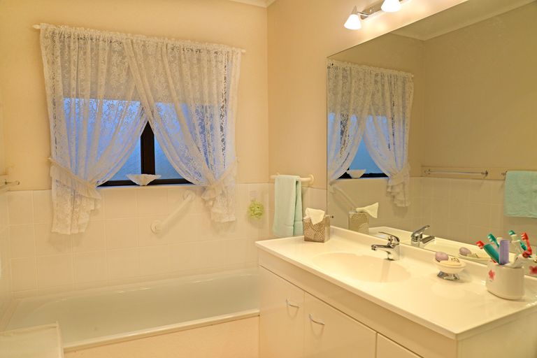 Photo of property in 2/34 Great South Road, Papakura, 2110