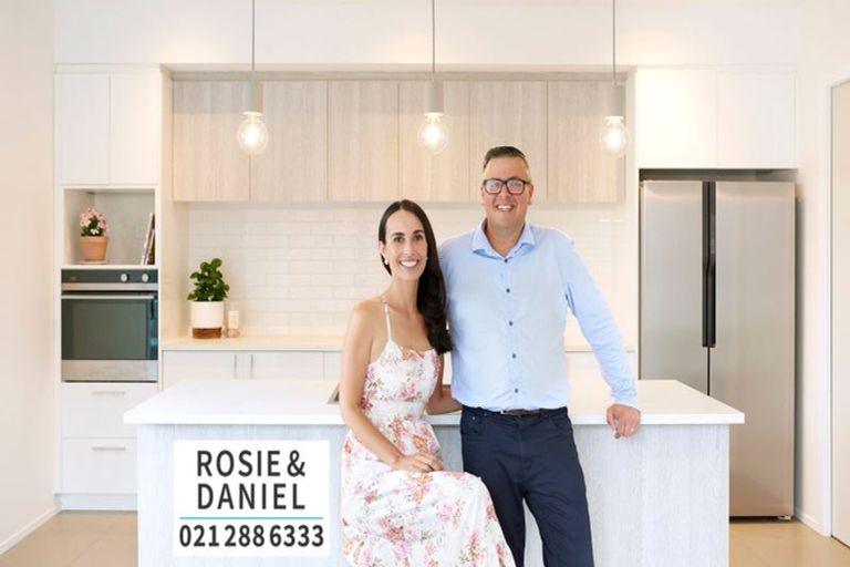 Photo of property in 27d Taipari Road, Te Atatu Peninsula, Auckland, 0610