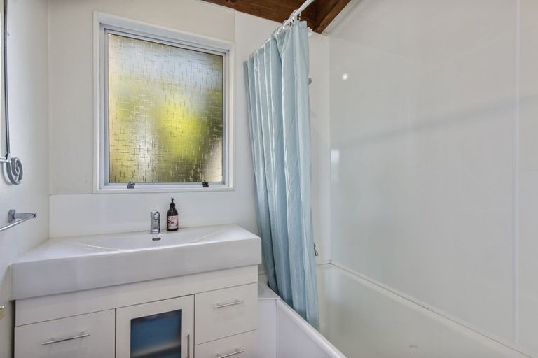 Photo of property in 70 Wyndham Road, Pinehaven, Upper Hutt, 5019