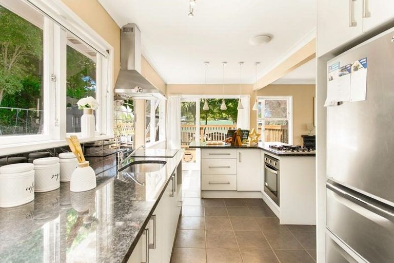 Photo of property in 48 Hilling Street, Titirangi, Auckland, 0604