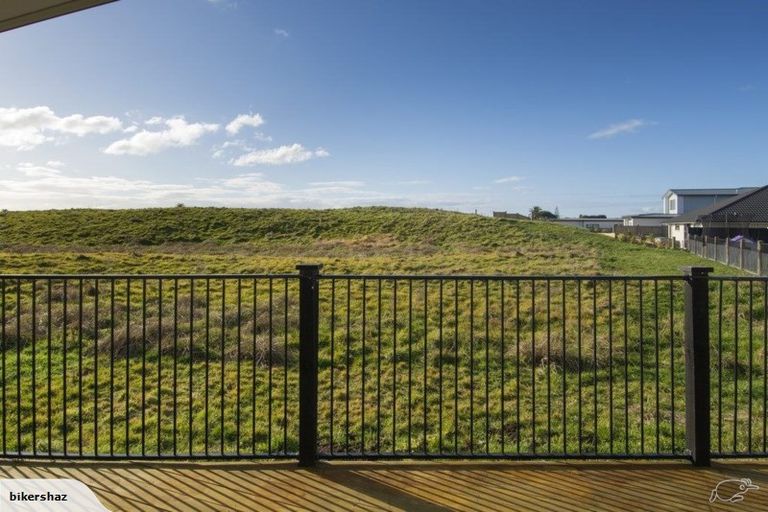 Photo of property in 10 Selliera Place, Papamoa Beach, Papamoa, 3118