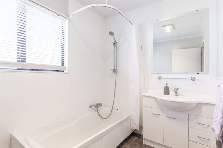 Photo of property in 6a Perrin Place, Kelvin Grove, Palmerston North, 4414