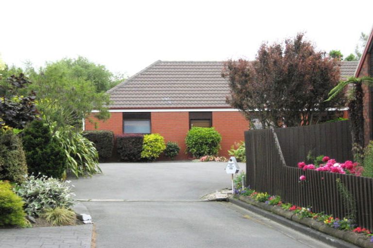 Photo of property in 10 Cricklewood Place, Avonhead, Christchurch, 8042