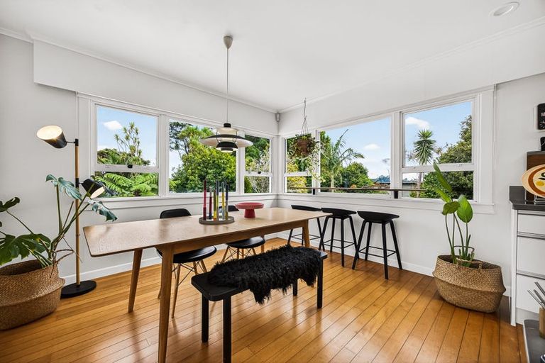 Photo of property in 6 Walker Road, Henderson Valley, Auckland, 0612