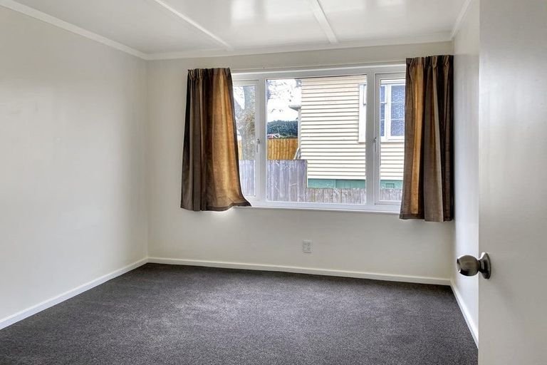 Photo of property in 3190 Great North Road, New Lynn, Auckland, 0600