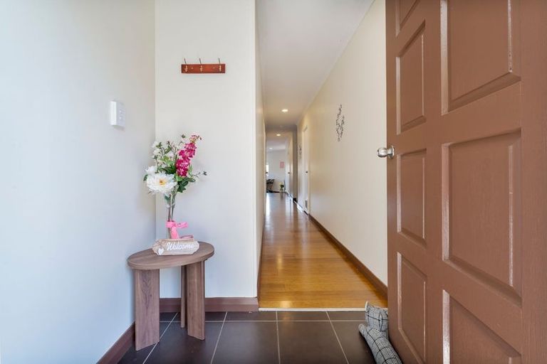 Photo of property in 25c Buscomb Avenue, Henderson, Auckland, 0610