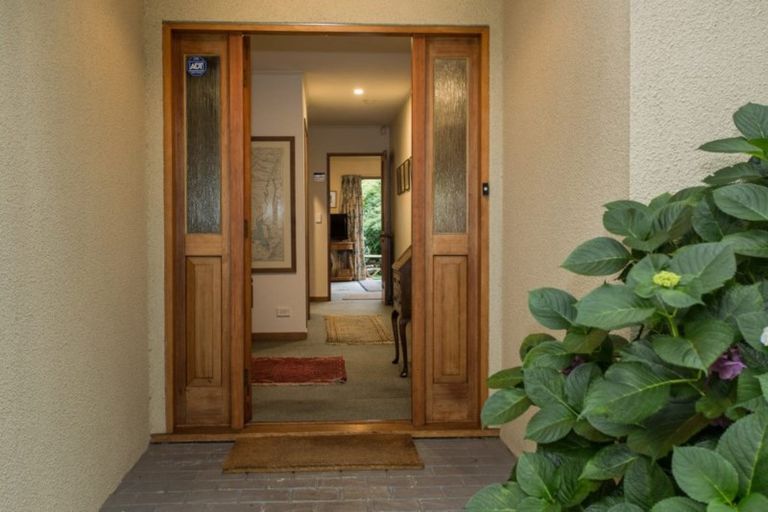 Photo of property in 6 Heuchan Lane, Wanaka, 9305