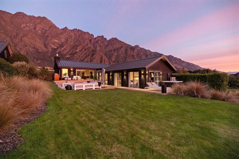 Photo of property in 6 Jacks Point Rise, Jacks Point, Queenstown, 9371