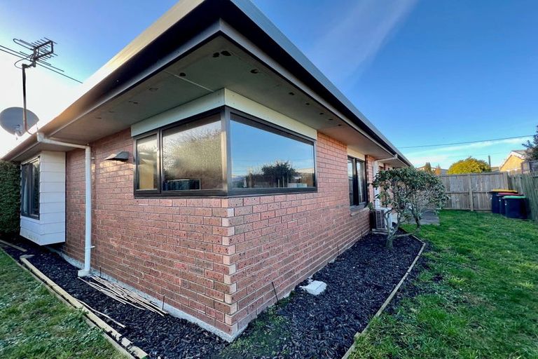 Photo of property in 98 Springs Road, Hornby, Christchurch, 8042