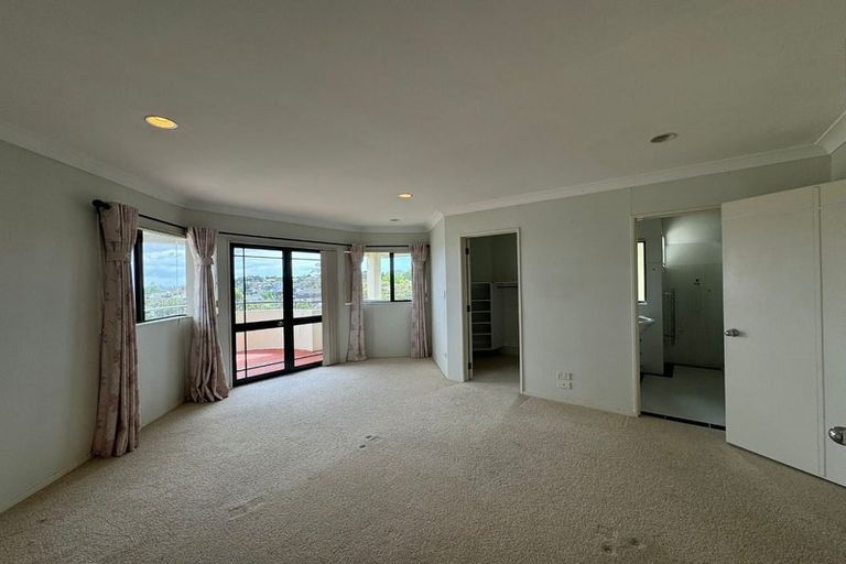 Photo of property in 1 Capistrano Mews, Goodwood Heights, Auckland, 2105