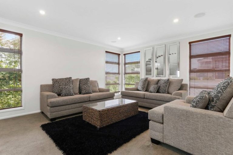 Photo of property in 9 Corsica Way, Karaka, Papakura, 2113