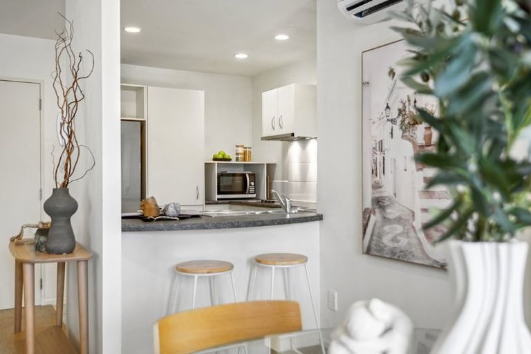 Photo of property in 1/26 Pannill Place, Oteha, Auckland, 0632
