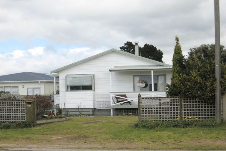 Photo of property in 221 Ocean Road, Whangamata, 3620