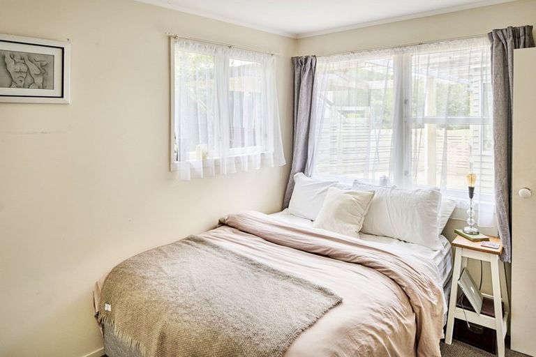 Photo of property in 3 Flint Way, Northland, Wellington, 6012