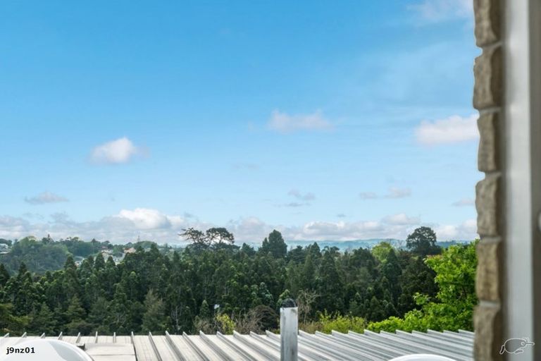 Photo of property in 3/10 Coroglen Avenue, Birkenhead, Auckland, 0626