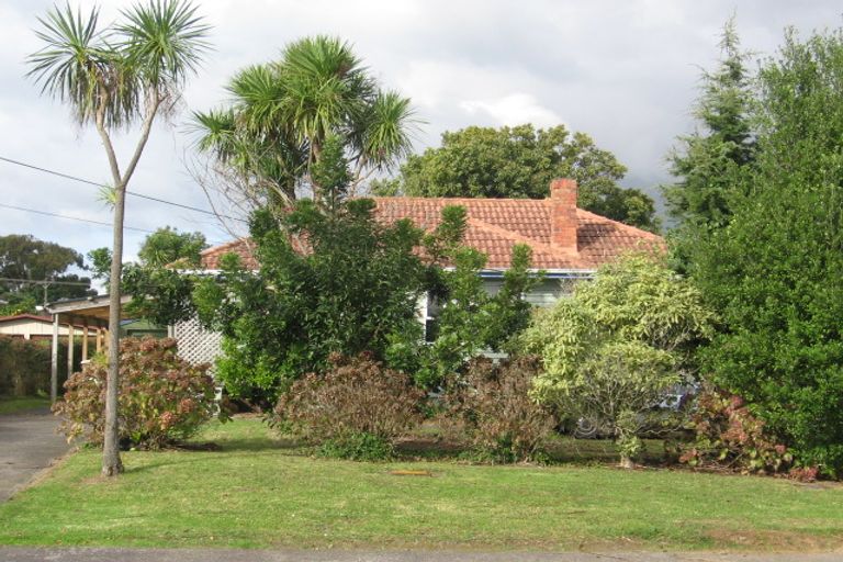 Photo of property in 8 River Road, Te Atatu Peninsula, Auckland, 0610