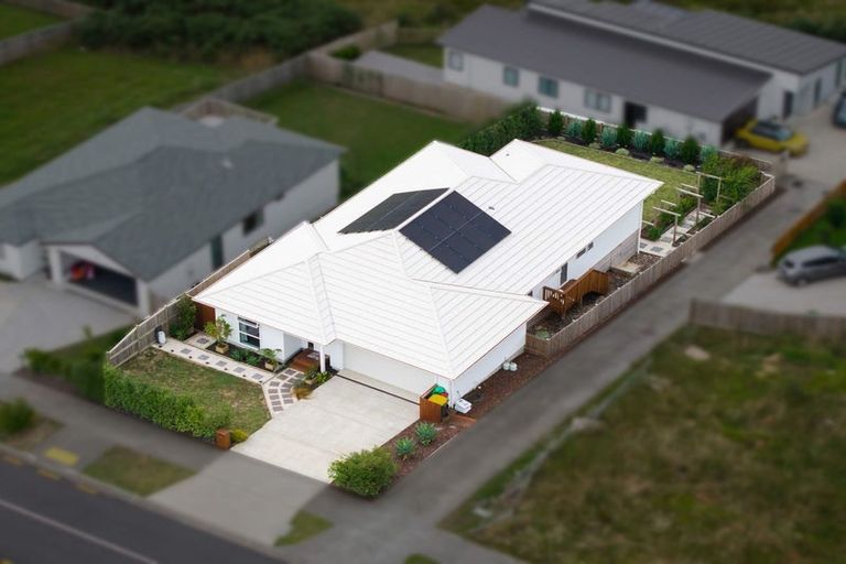 Photo of property in 37 Josh Road, Huapai, Kumeu, 0810