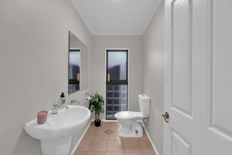 Photo of property in 6 Fencourt Place, Rototuna North, Hamilton, 3210