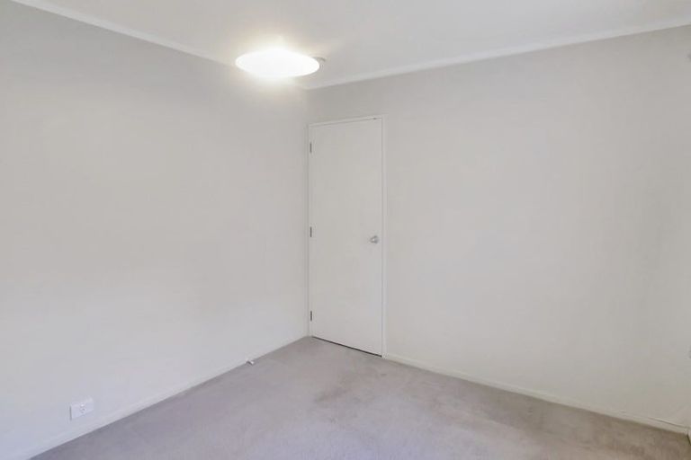 Photo of property in 31 Glucina Avenue, West Harbour, Auckland, 0618
