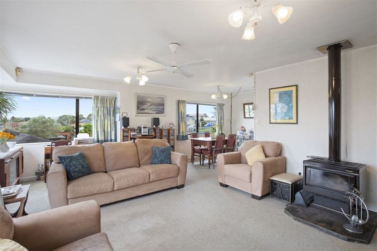 Photo of property in 69 Puriri Road, Pukekohe, 2120