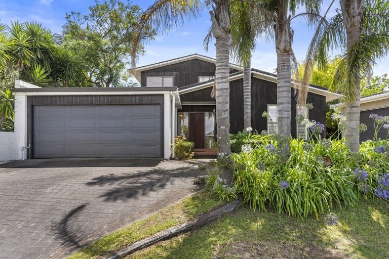 Photo of property in 3 Fielding Crescent, Farm Cove, Auckland, 2012