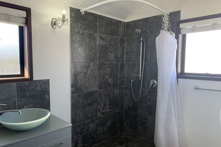 Photo of property in 16 Frank Evans Place, Henderson, Auckland, 0610