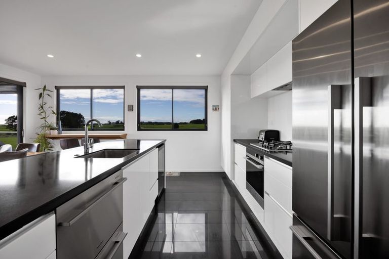 Photo of property in 6 Hawetaone Street, Bell Block, New Plymouth, 4312