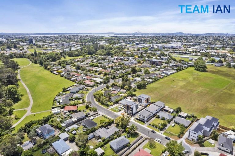 Photo of property in 3/68 Smythe Road, Henderson, Auckland, 0612