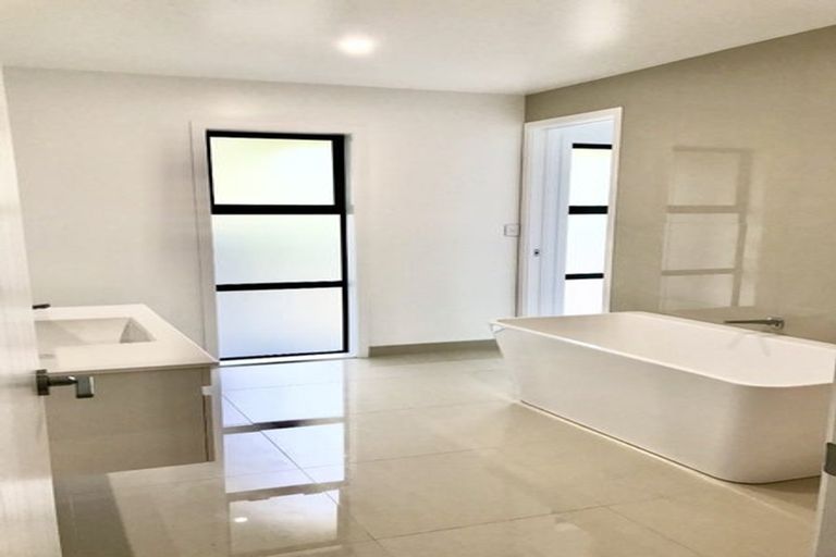 Photo of property in 90 Stoneridge Terrace, Whitford, Manurewa, 2576