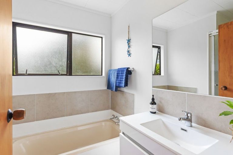 Photo of property in 47 Belvedere Avenue, Waikanae, 5036