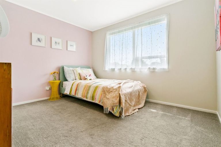 Photo of property in 13 Hewlett Road, Massey, Auckland, 0614