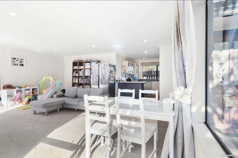 Photo of property in 143a Colwill Road, Massey, Auckland, 0614