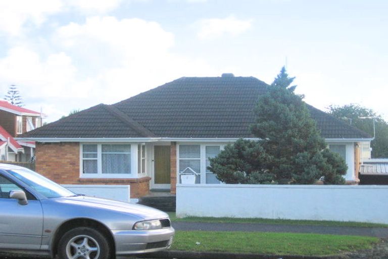 Photo of property in 2/4 Mcleod Road, Henderson, Auckland, 0612