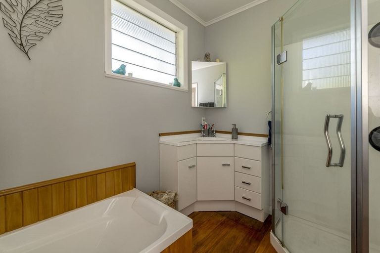 Photo of property in 10 Kohekohe Road, Waikanae, 5036
