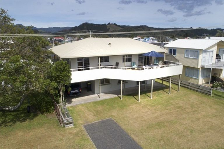 Photo of property in 320 Ocean Road, Whangamata, 3620
