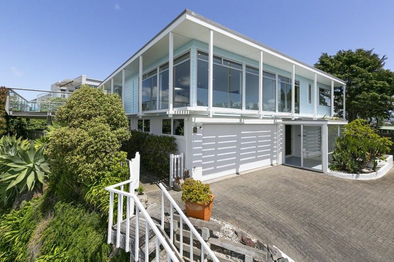 Photo of property in 4 Tai Paku Paku Road, Karaka Bays, Wellington, 6022