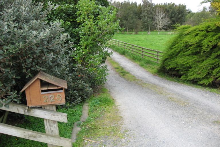 Photo of property in 225 Mazengarb Road, Paraparaumu, 5032