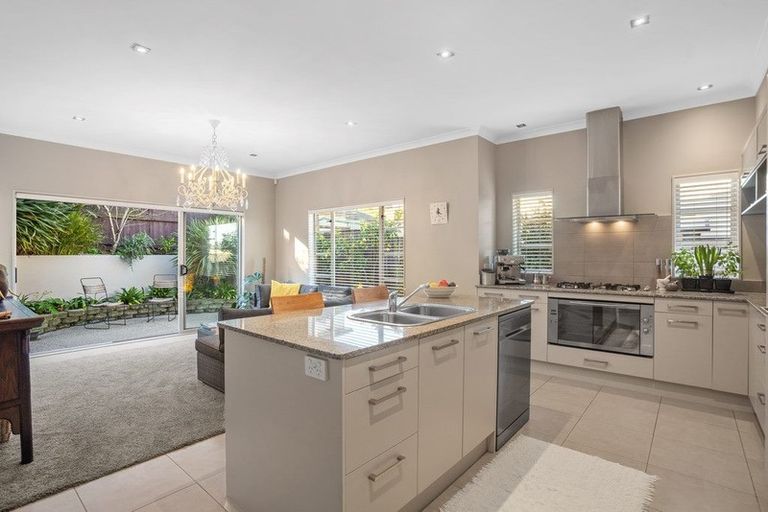 Photo of property in 5 Chateau Rise, Flat Bush, Auckland, 2016