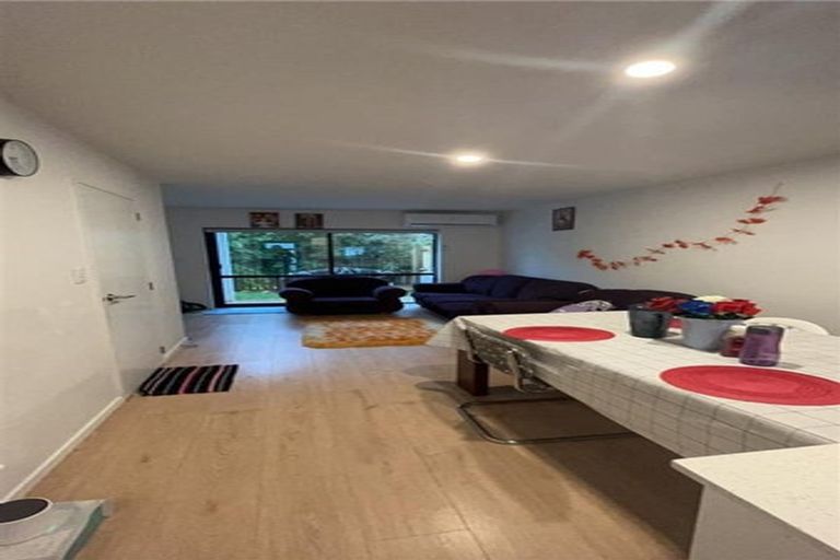 Photo of property in 3/7 South Pacific Place, Henderson, Auckland, 0612