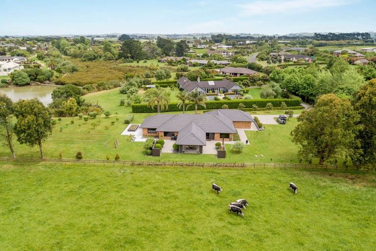 Photo of property in 16 Millbrook Drive, Waiuku, 2683