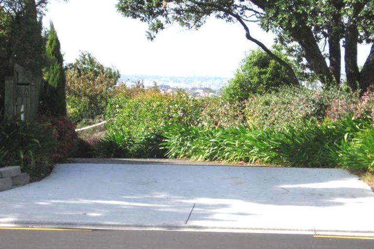 Photo of property in 2/3 Sunset Road, Totara Vale, Auckland, 0632
