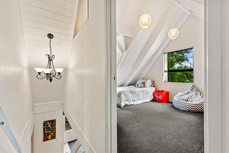 Photo of property in 112 Beach Road, Te Atatu Peninsula, Auckland, 0610