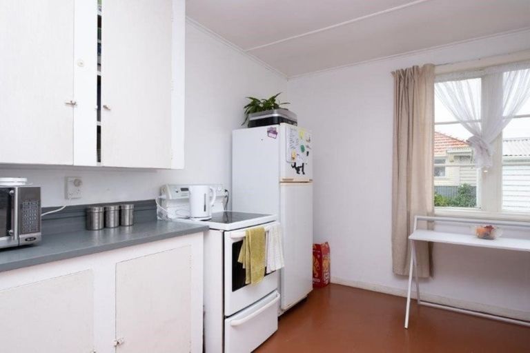 Photo of property in 2 Waihi Road, Hawera, 4610