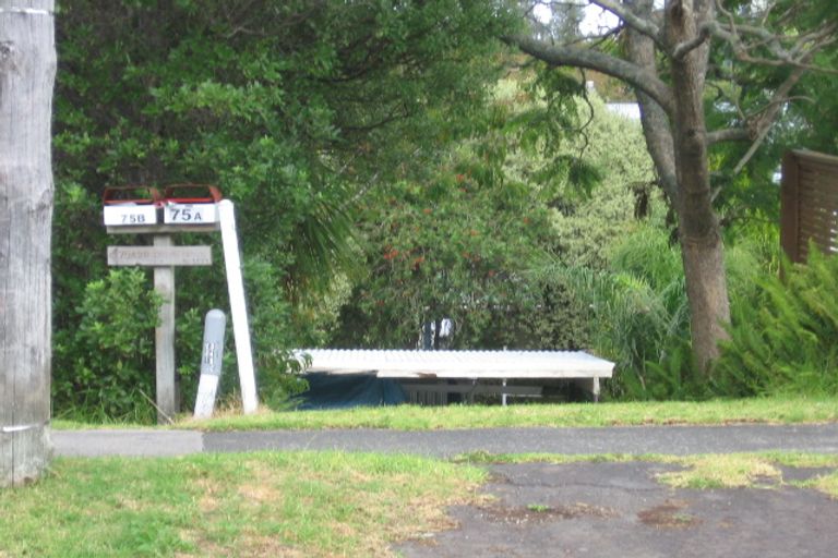 Photo of property in 2/75 Beach Haven Road, Beach Haven, Auckland, 0626