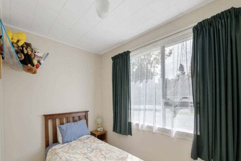 Photo of property in 18 Utauta Street, Waikanae, 5036