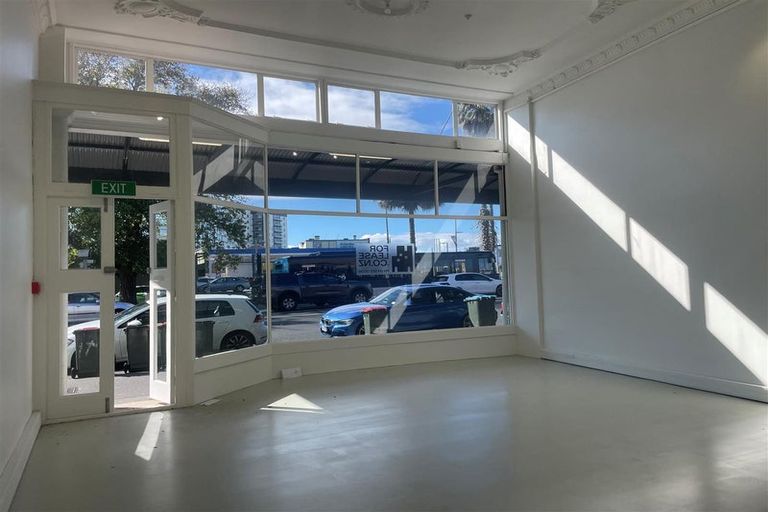 Photo of property in 6 Ponsonby Road, Karori, Wellington, 6012