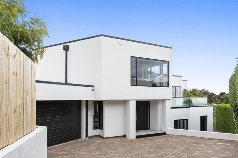 Photo of property in 2/11 Belleview Terrace, Mount Pleasant, Christchurch, 8081
