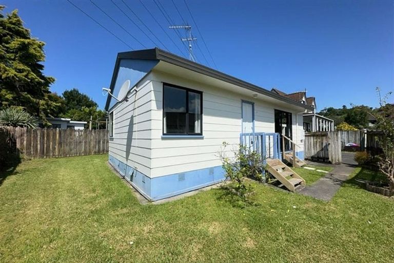 Photo of property in 1/107 Santiago Crescent, Unsworth Heights, Auckland, 0632