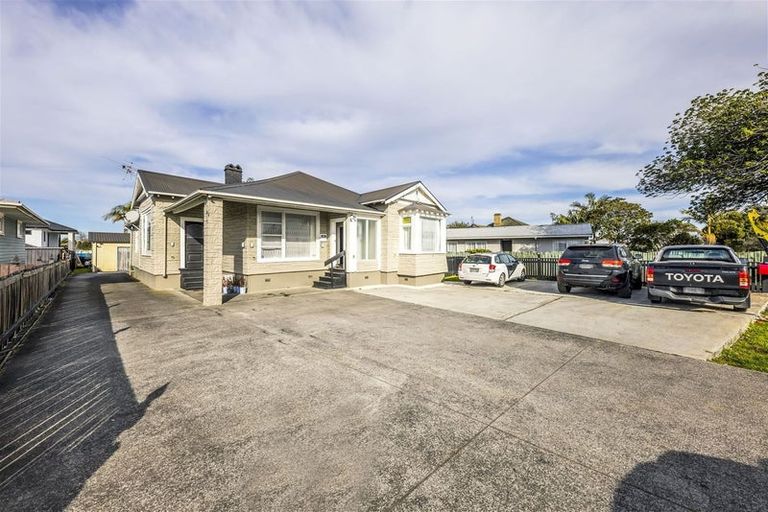 Photo of property in 308 Massey Road, Mangere East, Auckland, 2024